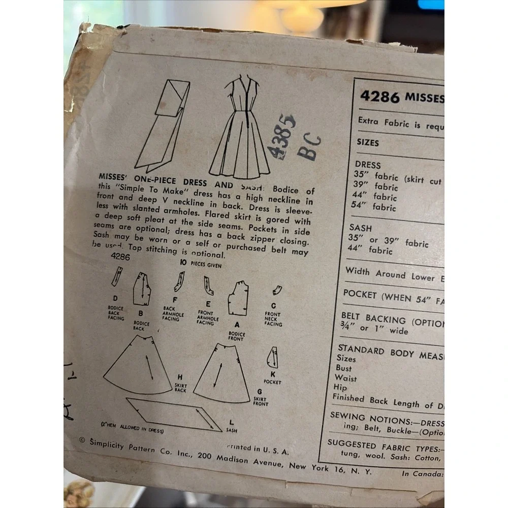Vintage 1953 Simplicity 4286 Dress Sewing Pattern Size 16 Bust 34 V-Back